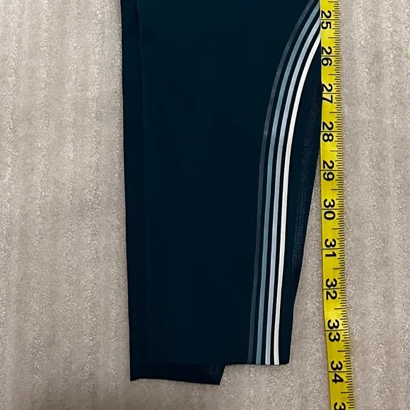 Like NEW - Lululemon High Rise Leggings - Picture 11 of 14